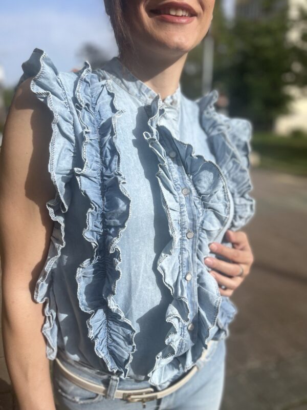 Light blue jeans shirt sleeveless Motel