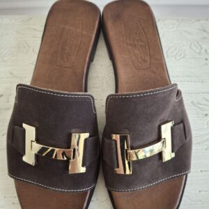 Women's leather slippers in warm brown color