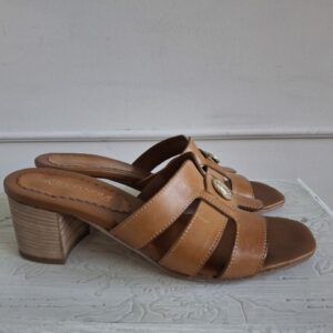 Camel and white slippers with heel